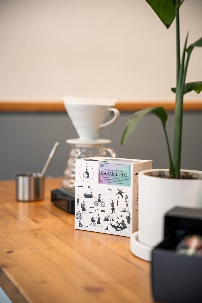 Kolombiya Carambolo kahve ile V60 filtre kahve hazırlamak.